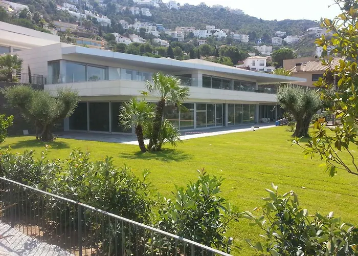 Casa Llosa *